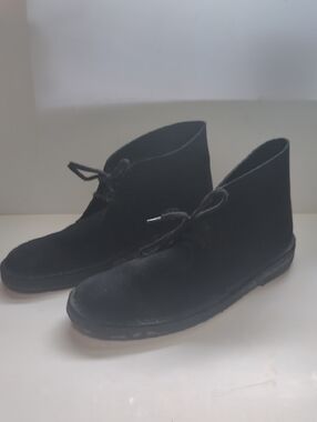 Clarks Desert Boots size 10 black Suede /classic chuka boots /great condtion